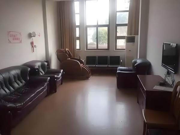 凤斗五龙：误娶棘手俏皇妃